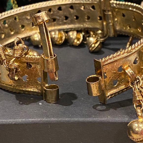 Elegant Gold Tone Bracelet with Dangling Charms - Picture 10 of 11